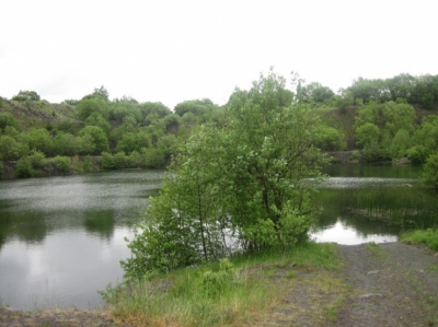 k.ú.Albeřice u Hradiště – zatopený čedičový lom.jpg