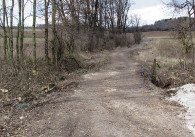 Pohled přes most M13 k napojení na státní silnici - původní stav.jpg