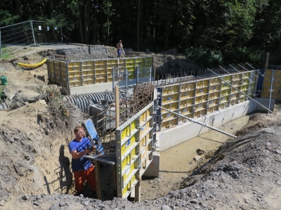 Most přes Polančici během realizace.JPG