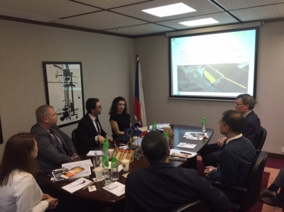 Briefing na GK v Hongkongu s místními úřady.JPG