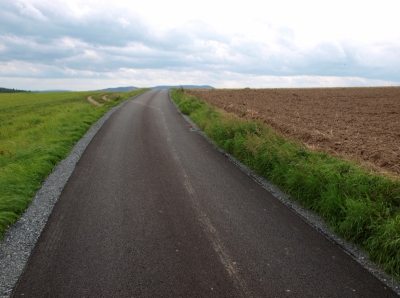 Obr. č.  3 - Jižní pohled na cestu po rekonstrukci