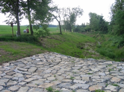 obr. 13 - Trasu podél toku využívají rády i matky s kočárky