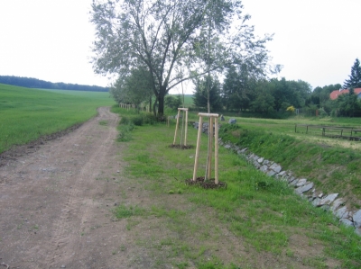 obr. 12 - Z místa vznikla oblíbená vycházková trasa v obci