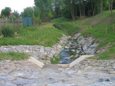 obr. 6 - Kamenný skluz z bezpečnostního přelivu