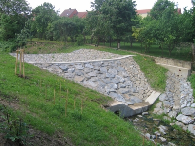 obr. 3 - Nová protipovodňová hráz