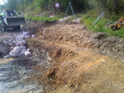 obr. 8 - polní cesta VPC 4 sanace podloží kamenem