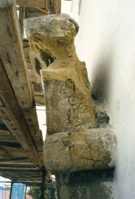 obr. 3 - erb a deska s chronogramem před rekonstrukcí