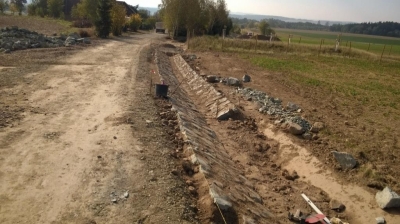 3_dláždění příkopu