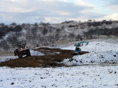 Budování_vsakovacího_průlehu