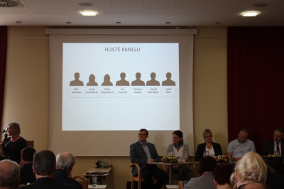 první panelová diskuze 