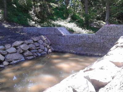 Drátokamenná přehrážka