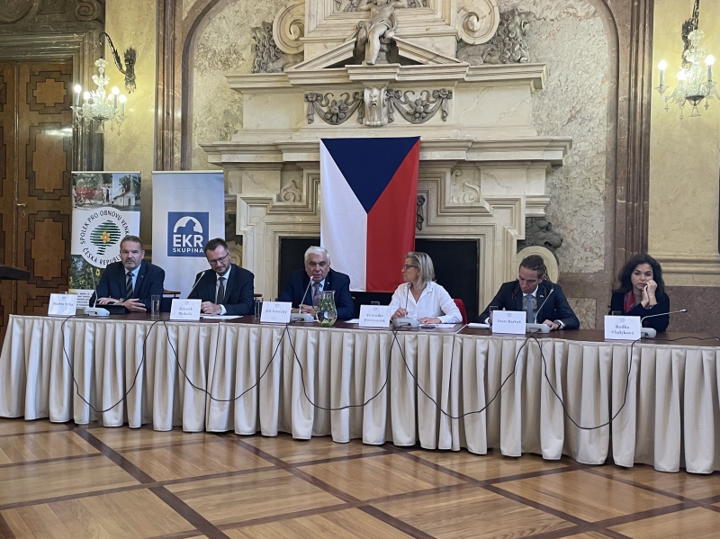 Malá konference venkov 19.9.2022: Ing. Martin Vrba (SPÚ), Ing. Zdeněk Nekula (MZe), Jiří Vosecký (Senát PČR), Veronika Vrecionová (SPOV ČR), Ivan Bartoš (MMR), Radka Vladyková (SMO ČR)