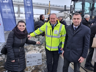 D1 0136 Říkovice-Přerov_Renata Brundová, SPÚ vedoucí Pobočkay Přerov, Jan Rýdl, vedoucí komunikace ŘSD, Roman Brnčál, ředitel KPÚ pro Olomoucký kraj.jpg