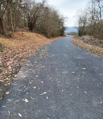 Hlavní polní cesta HC16 v k.ú. Stadice po rekonstrukci (směrem do Stadic).jpg