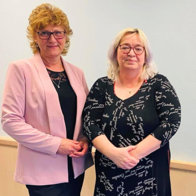 ředitelka KPÚ pro Zlínský kraj Mlada Augustinová a senátorka Jana Zwyrtek Hamplová.png