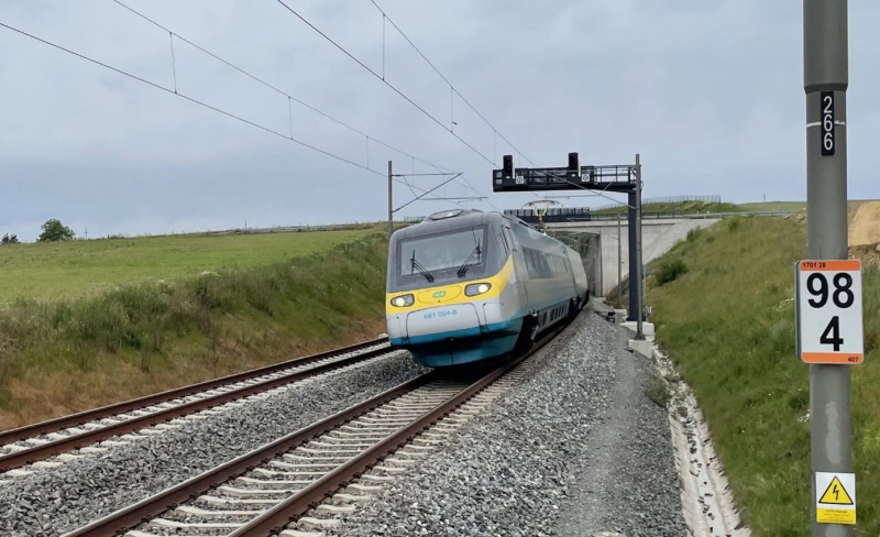 Obrázek1_Pendolino na úseku tratě Votice  - Sudoměřice při rychlosti 200 kmvh.png.jpg