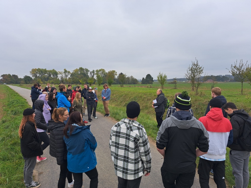 09 příkop Černěves.jpg