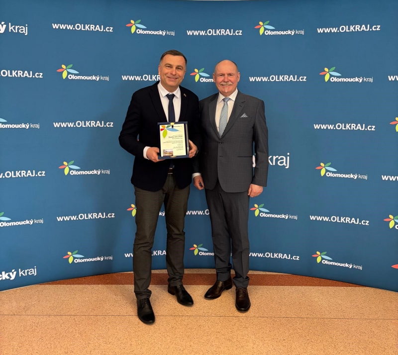Roman Brnčal a hejtman Olomouckého kraje Ladislav Okleštěk.jpg