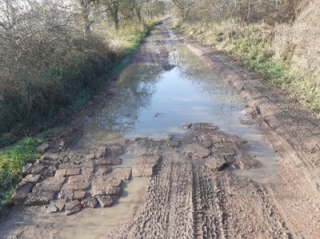 Obrázek5_Původní stav cesty před rekonstrukcí.jpg