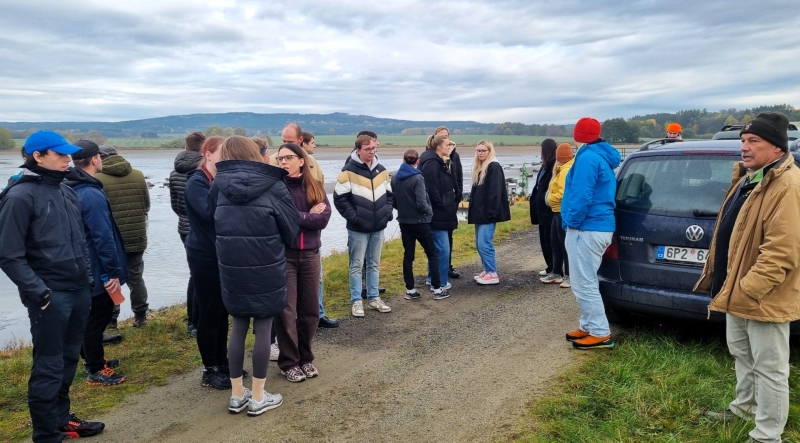 na hrázi metelského rybníka.jpg